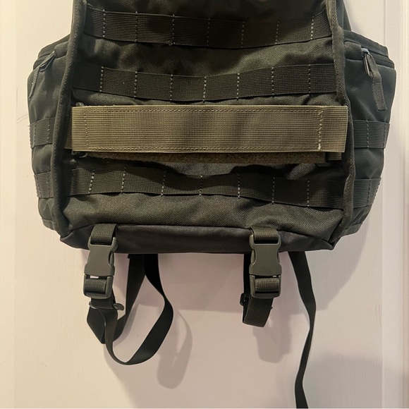 Nike Olive Green Backpack with Pink Logo - Picture 3 of 5